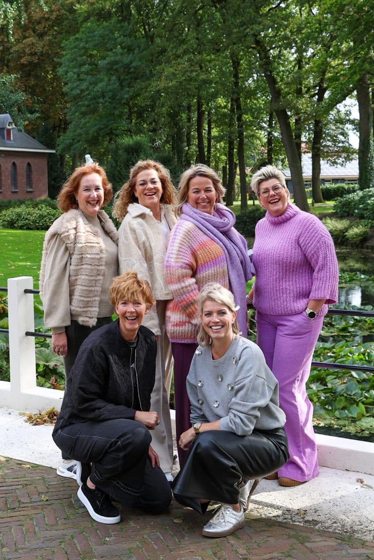 Het team van Label Trends Fashion & Bodywear bij de brug, persoonlijk styling- en lingerieadvies in Denekamp