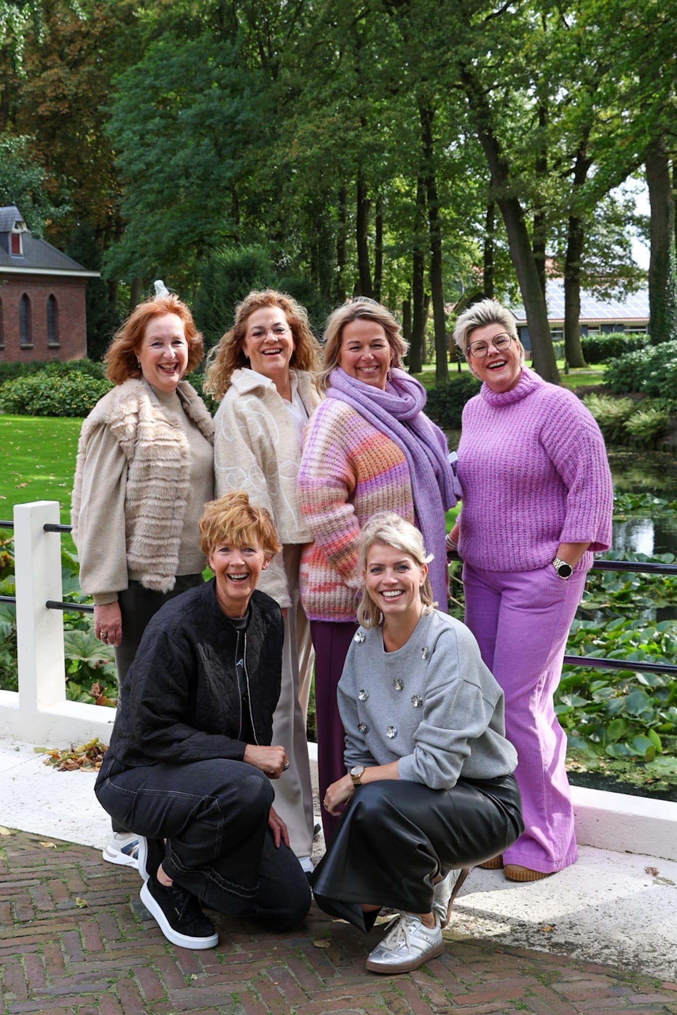 Het team van Label Trends Fashion & Bodywear bij de brug, persoonlijk styling- en lingerieadvies in Denekamp